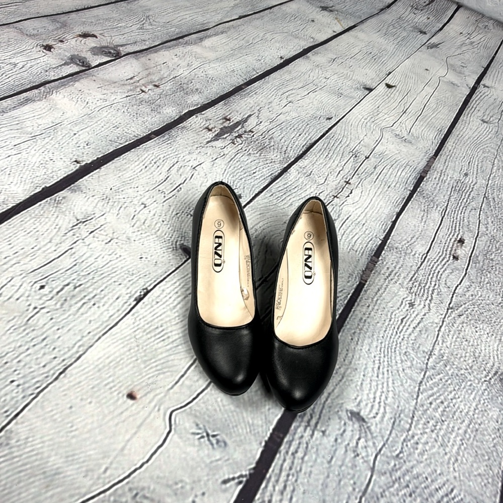 Black kitten heels